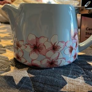 New never used tea kettle and tea sampler